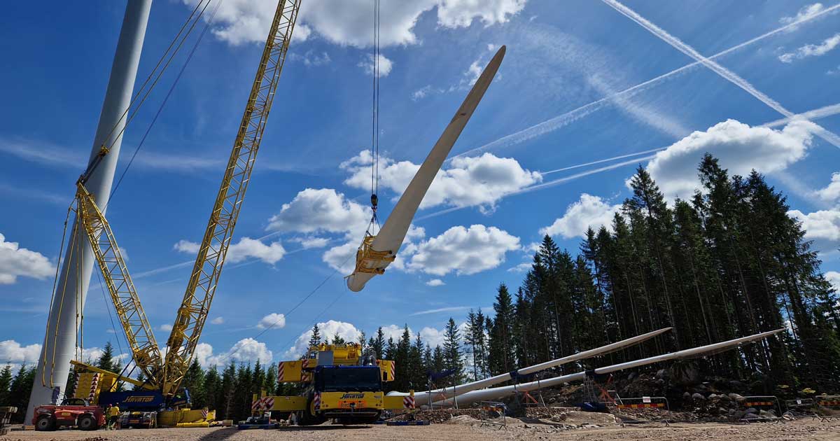 Nya Turbiner Monteras I Örken Vindkraftspark